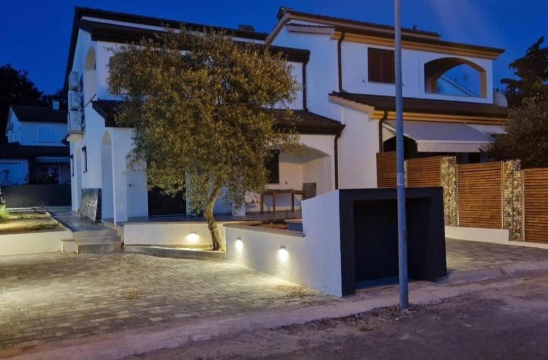 Villa Castanea - Kuca Za Odmor S Bazenom Kukci エクステリア 写真