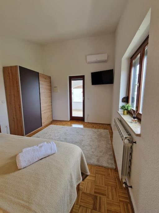Villa Castanea - Kuca Za Odmor S Bazenom Kukci エクステリア 写真