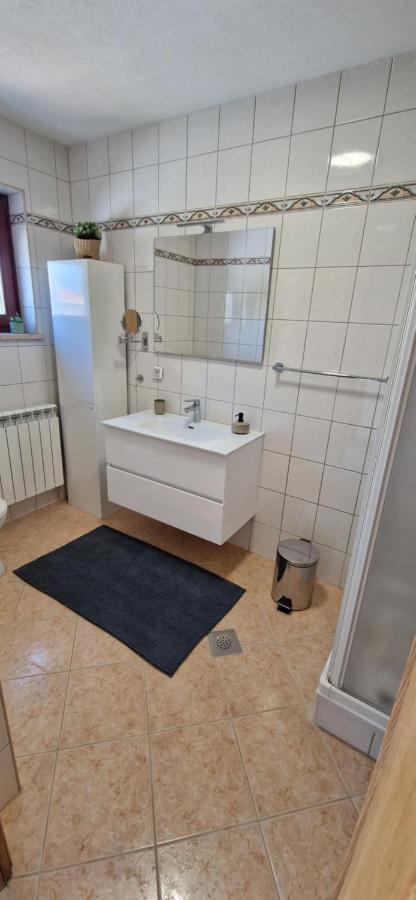 Villa Castanea - Kuca Za Odmor S Bazenom Kukci エクステリア 写真
